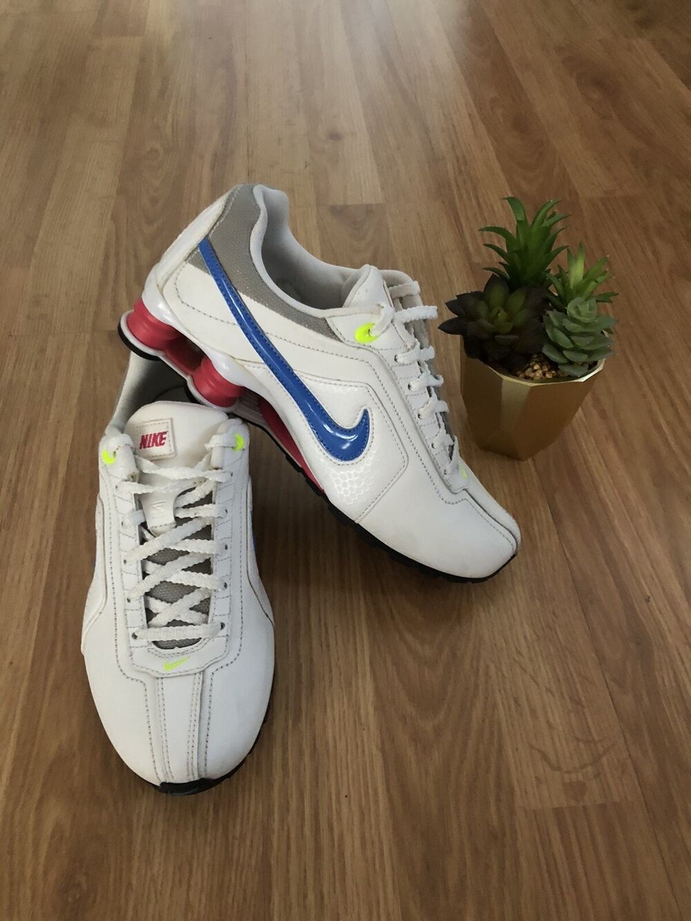 NIKE SHOX CONUNDRUM SI DELIVER White/Pink/Blue Youth SIZE 6Y